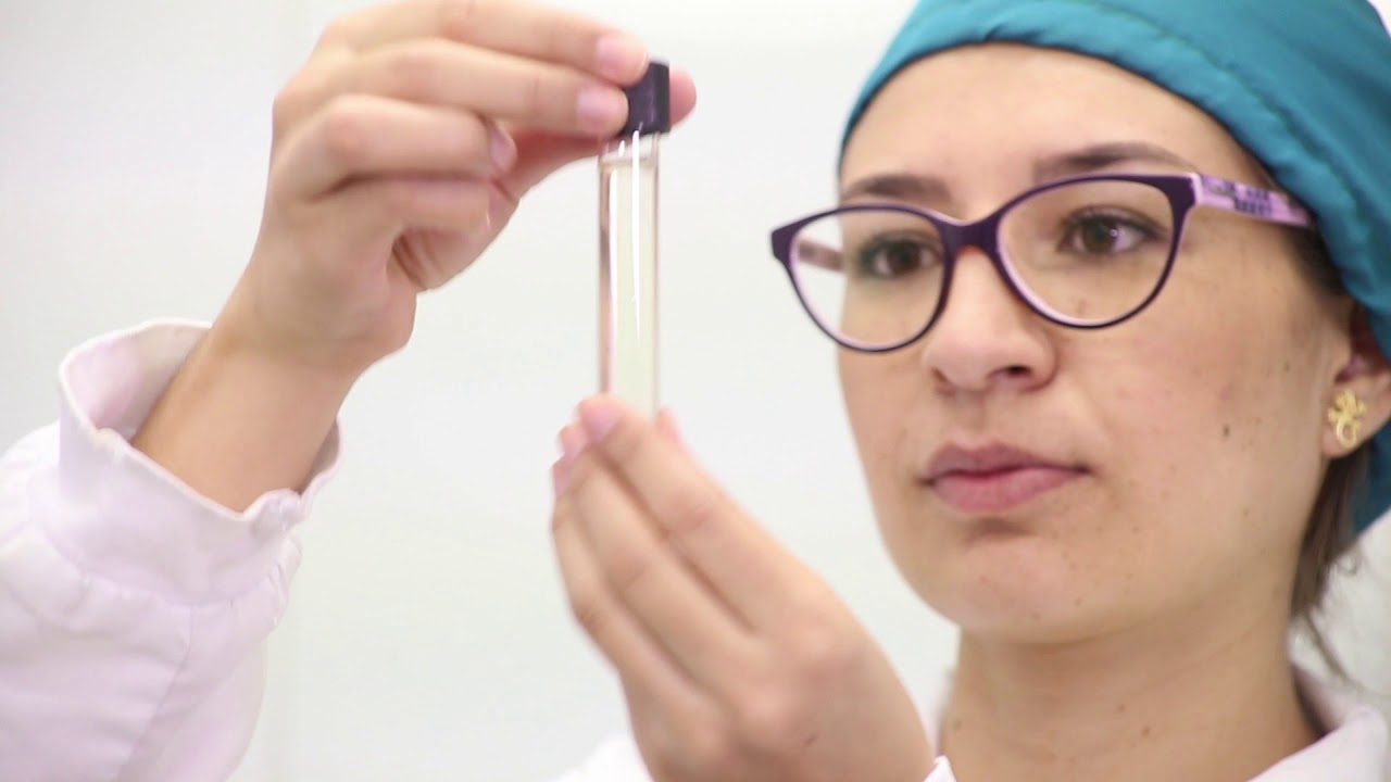 que hace un bacteriologo y laboratorio clinico