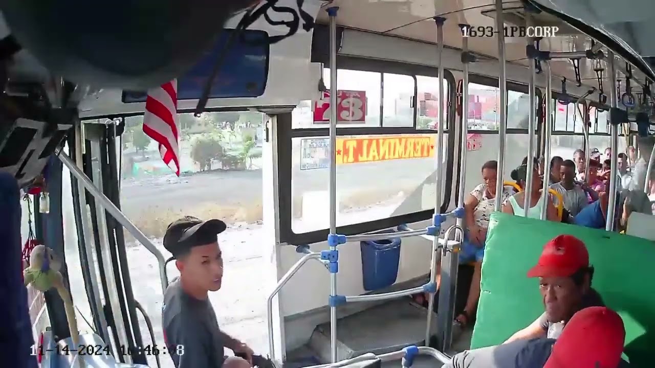 camiones que pasan por el hospital universitario